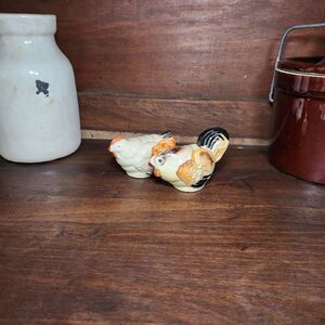 Vintage Occupied Japan Hen & Rooster Salt & Pepper Shaker Set